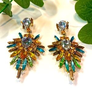 Gorgeous rhinestone statement earrings!